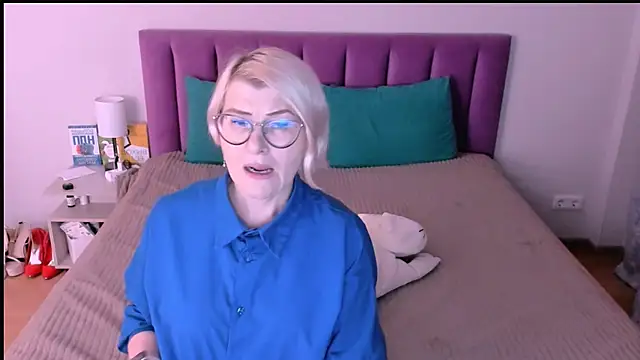 Snapshot of sabrinamacmarren chatting on November 2025 03:00:02 PM sabrinamacmarren online show from November 2025 03:00:02 PM