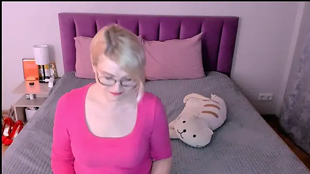 Snapshot of sabrinamacmarren chatting on November 2025 06:41:02 PM sabrinamacmarren online show from November 2025 06:41:02 PM