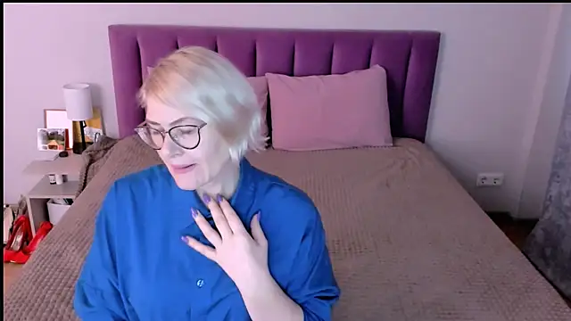 Snapshot of sabrinamacmarren chatting on November 2025 12:27:01 PM sabrinamacmarren online show from November 2025 12:27:01 PM