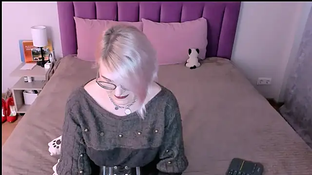 Snapshot of sabrinamacmarren chatting on November 2025 12:49:02 PM sabrinamacmarren online show from November 2025 12:49:02 PM