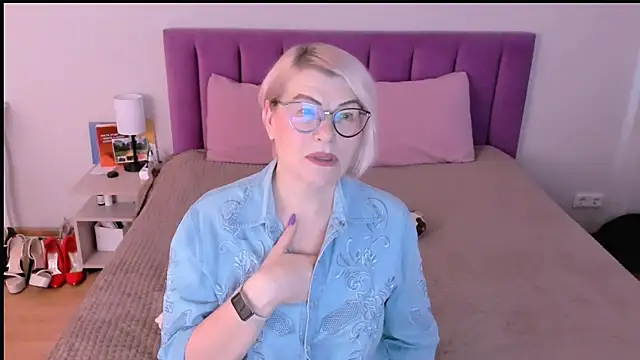 Snapshot of sabrinamacmarren chatting on November 2025 09:44:02 AM sabrinamacmarren online show from November 2025 09:44:02 AM