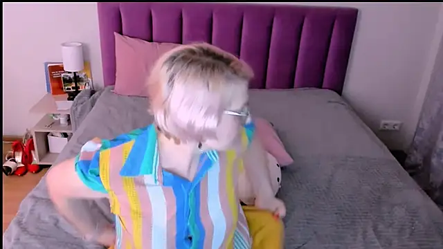 Snapshot of sabrinamacmarren chatting on December 2025 06:04:01 PM sabrinamacmarren online show from December 2025 06:04:01 PM