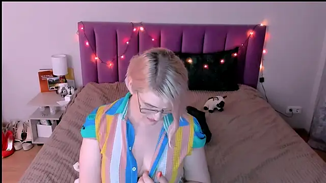 Snapshot of sabrinamacmarren chatting on December 2025 07:53:02 PM sabrinamacmarren online show from December 2025 07:53:02 PM