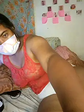 Snapshot of Artinah22 chatting on December 2024 08:11:01 PM Artinah22 online show from December 2024 08:11:01 PM