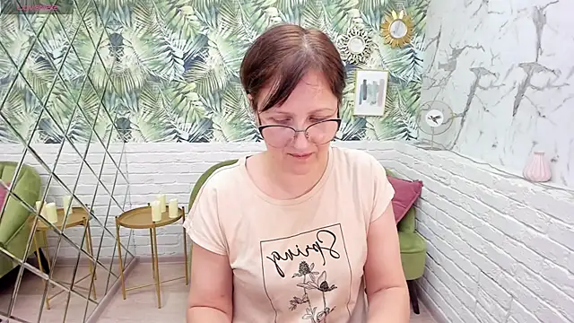 Snapshot of Paris_Cherry chatting on January 2025 08:19:02 PM Paris Cherry online show from January 2025 08:19:02 PM