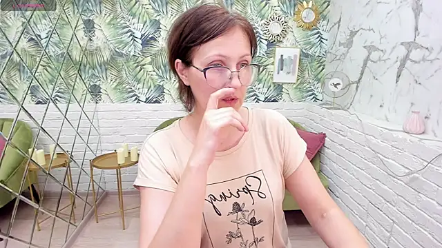 Snapshot of Paris_Cherry chatting on January 2025 02:22:01 AM Paris Cherry online show from January 2025 02:22:01 AM