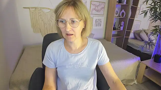 Snapshot of Paris_Cherry chatting on September 2025 08:10:01 PM Paris Cherry online show from September 2025 08:10:01 PM