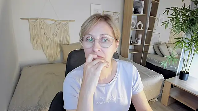 Snapshot of Paris_Cherry chatting on September 2025 07:16:01 PM Paris Cherry online show from September 2025 07:16:01 PM