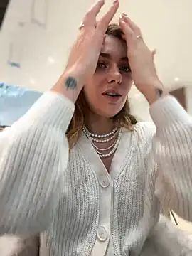 MariiD online show from December 2024 11:15:02 AM