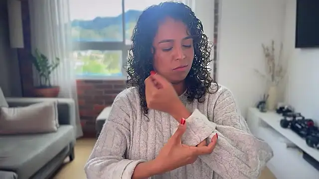 Snapshot of illaroom chatting on January 2025 06:41:02 PM illaroom online show from January 2025 06:41:02 PM