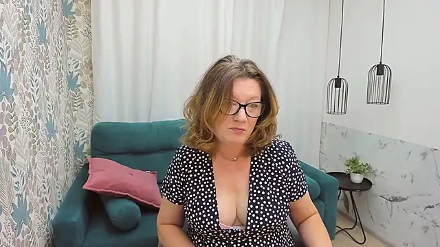 Snapshot of LeaPure chatting on November 2025 05:10:02 AM LeaPure online show from November 2025 05:10:02 AM