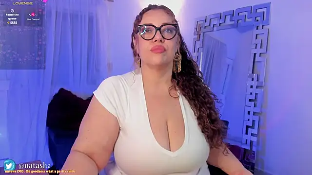 Snapshot of Cherryboobss chatting on December 2024 01:42:01 AM Cherryboobss online show from December 2024 01:42:01 AM