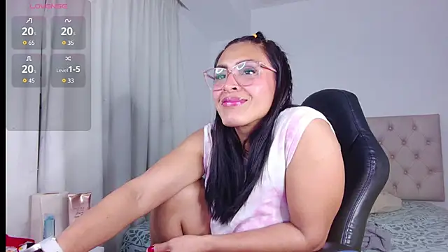 ms freyax online show from October 2025 02:41:01 AM