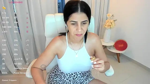 renata t  online show from September 2025 10:57:02 PM