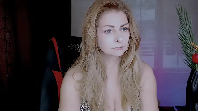 Snapshot of Eleonores chatting on October 2025 04:58:01 AM Eleonores online show from October 2025 04:58:01 AM