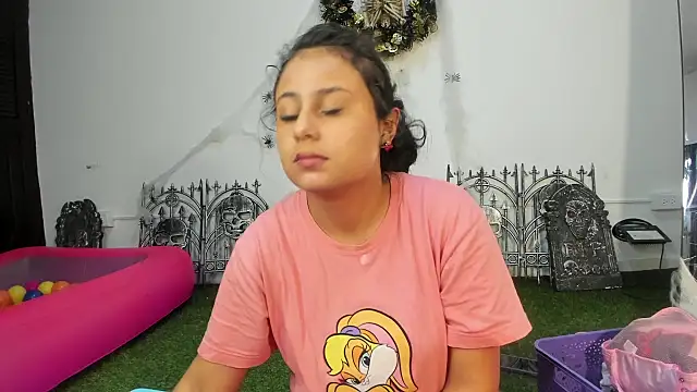 Snapshot of AbbyTaylorr chatting on October 2025 03:02:02 AM AbbyTaylorr online show from October 2025 03:02:02 AM