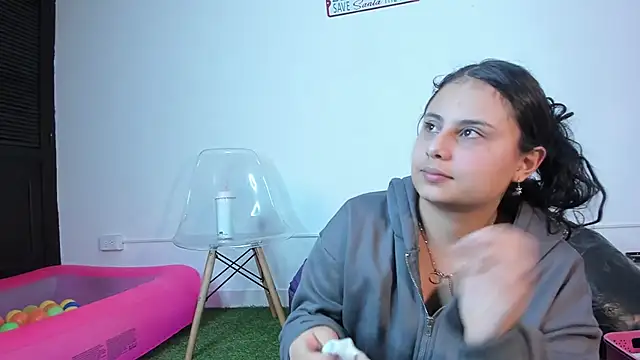 Snapshot of AbbyTaylorr chatting on November 2025 09:04:01 PM AbbyTaylorr online show from November 2025 09:04:01 PM