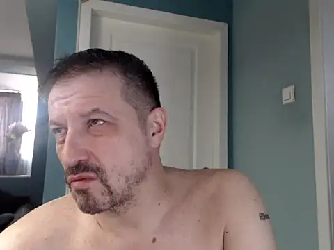 Snapshot of MisterFaithRO chatting on April 2026 04:19:01 AM MisterFaithRO online show from April 2026 04:19:01 AM
