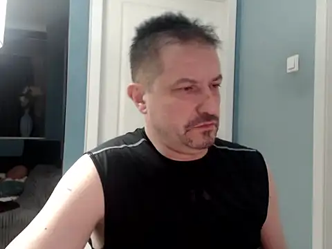 Snapshot of MisterFaithRO chatting on April 2026 01:18:01 AM MisterFaithRO online show from April 2026 01:18:01 AM