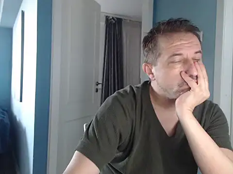 Snapshot of MisterFaithRO chatting on May 2026 06:53:01 AM MisterFaithRO online show from May 2026 06:53:01 AM