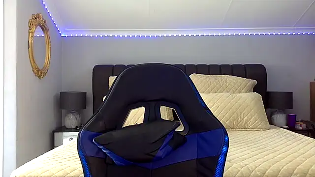 BOOTYBANGER24xx online show from November 2025 07:18:02 AM