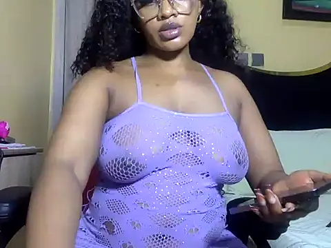 Snapshot of BOOTYBANGER24xx chatting on May 2026 09:28:02 AM BOOTYBANGER24xx online show from May 2026 09:28:02 AM