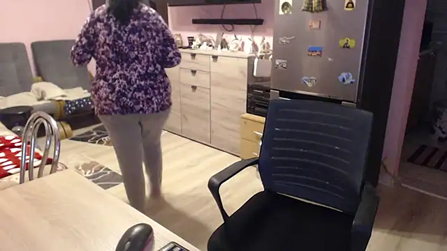 Snapshot of BustyLadyAlma chatting on October 2025 05:53:02 AM BustyLadyAlma online show from October 2025 05:53:02 AM