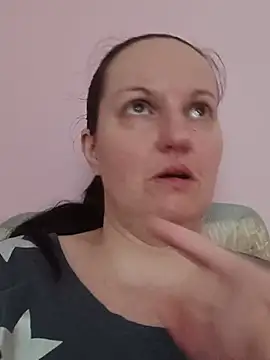 Snapshot of BustyLadyAlma chatting on July 2026 06:28:02 AM BustyLadyAlma online show from July 2026 06:28:02 AM