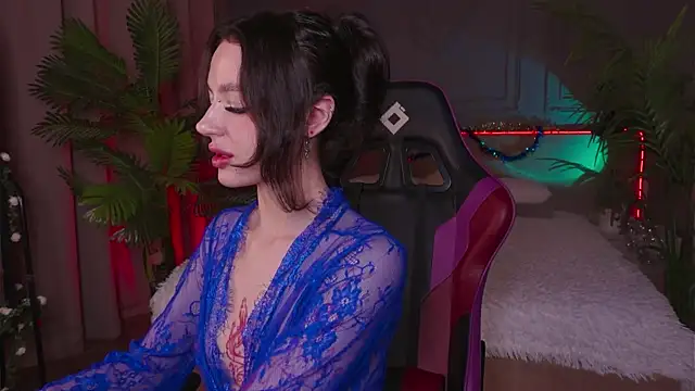 Snapshot of Devilinee chatting on December 2024 06:57:02 AM Devilinee online show from December 2024 06:57:02 AM