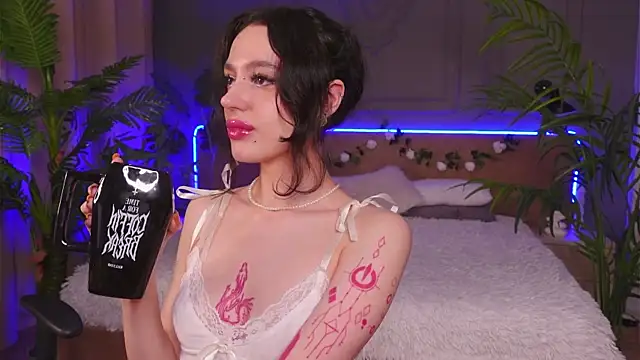 Snapshot of Devilinee chatting on February 2025 06:32:01 AM Devilinee online show from February 2025 06:32:01 AM