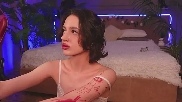 Snapshot of Devilinee chatting on November 2025 06:19:02 AM Devilinee online show from November 2025 06:19:02 AM