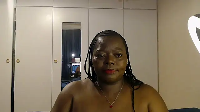 Snapshot of MatureBoobsDiva chatting on October 2025 07:02:02 PM MatureBoobsDiva online show from October 2025 07:02:02 PM