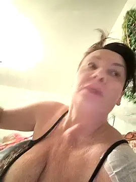 Snapshot of _lady_red_ chatting on January 2026 10:24:01 PM lady red online show from January 2026 10:24:01 PM