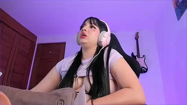 Elle online show from March 2025 01:24:02 AM