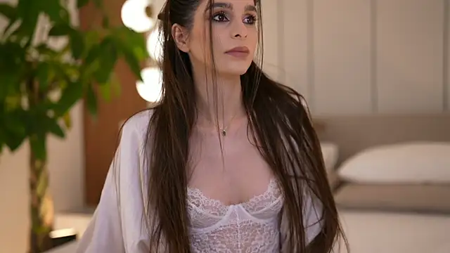 DoviaClaire online show from December 2025 07:59:01 AM