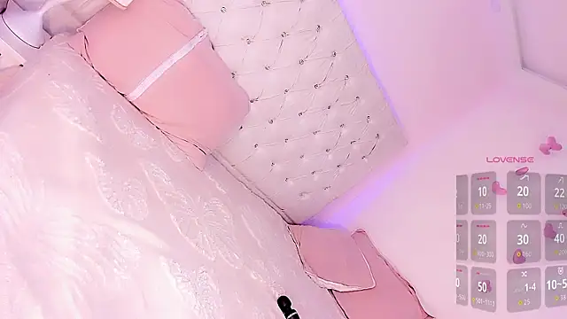 Snapshot of Michell_simons chatting on December 2025 07:51:01 PM Michell simons online show from December 2025 07:51:01 PM