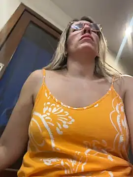 Gatitacarlita online show from December 2025 10:50:01 PM