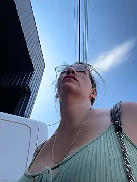 Gatitacarlita online show from March 2026 02:38:01 PM