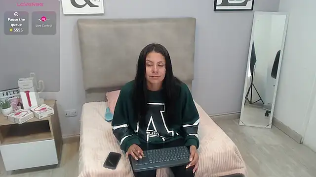 valevicious online show from November 2025 07:45:02 PM