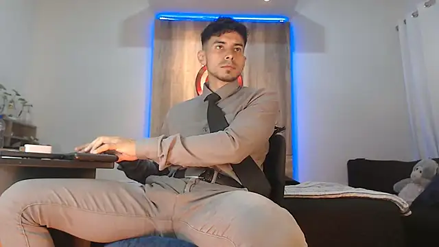 Andrew 4  online show from October 2025 02:45:02 AM