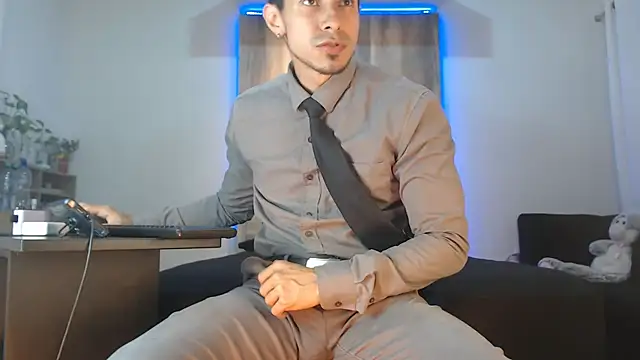 Andrew 4  online show from November 2025 02:44:02 AM