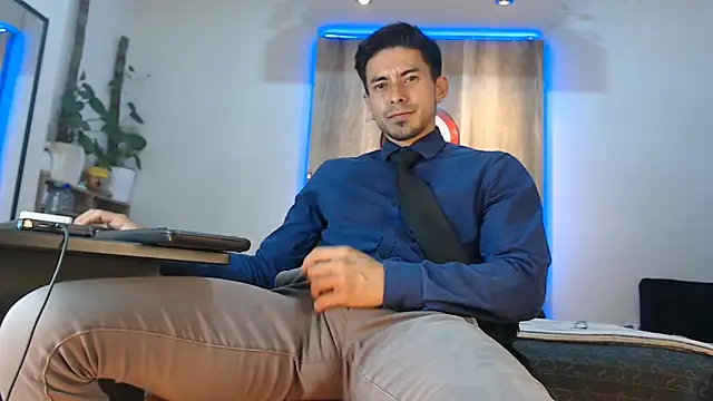 Andrew 4  online show from February 2026 02:39:02 AM