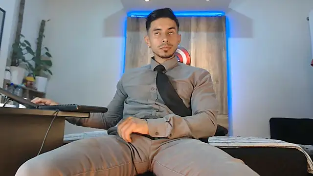 Andrew 4  online show from February 2026 04:32:01 AM