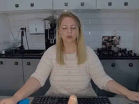 erikaerika online show from September 2025 07:11:02 AM