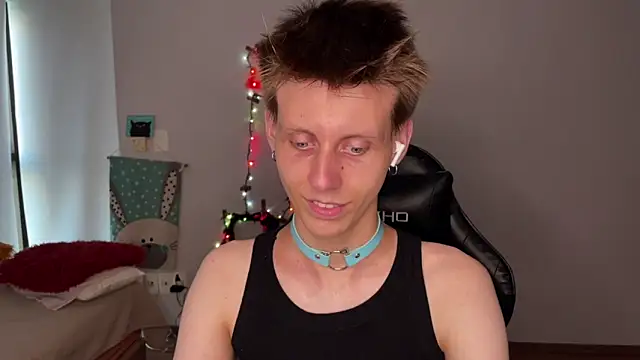 Snapshot of vladdymeow chatting on December 2024 09:39:02 PM vladdymeow online show from December 2024 09:39:02 PM