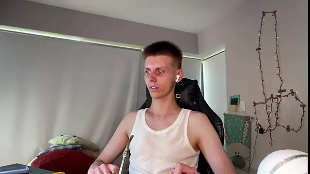 Snapshot of vladdymeow chatting on December 2024 03:24:02 PM vladdymeow online show from December 2024 03:24:02 PM