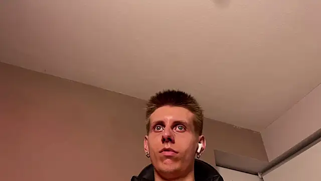 Snapshot of vladdymeow chatting on January 2025 01:27:01 AM vladdymeow online show from January 2025 01:27:01 AM