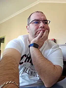 Snapshot of Andrew1900529 chatting on March 2025 08:24:02 AM Andrew1900529 online show from March 2025 08:24:02 AM