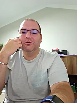 Snapshot of Andrew1900529 chatting on October 2025 06:24:01 AM Andrew1900529 online show from October 2025 06:24:01 AM