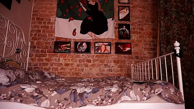 Snapshot of Evelively chatting on October 2025 03:14:01 AM Evelively online show from October 2025 03:14:01 AM